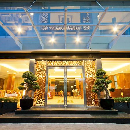 Diamond Hotel Пном Пен Екстериор снимка