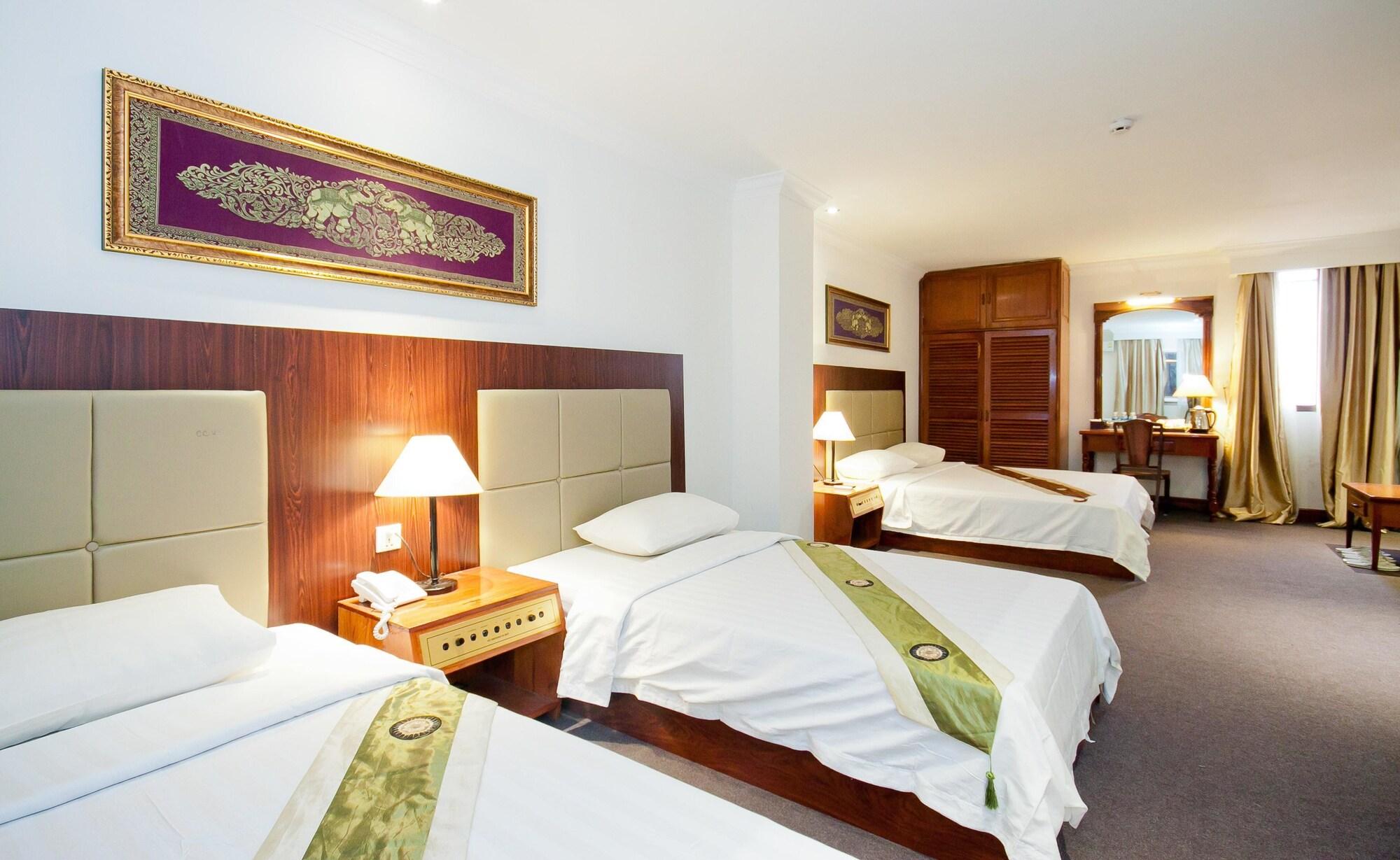 Diamond Hotel Пном Пен Екстериор снимка