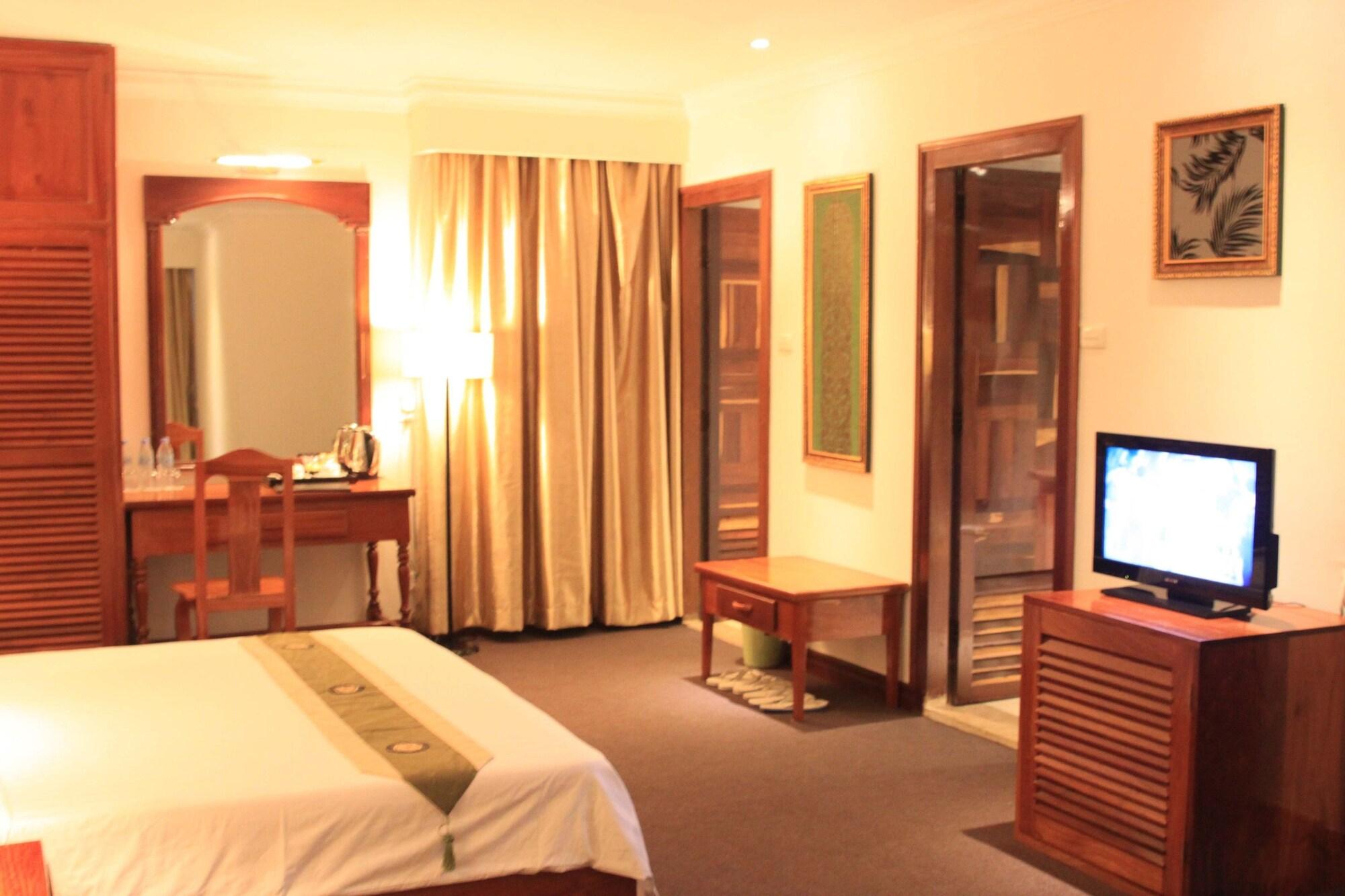 Diamond Hotel Пном Пен Екстериор снимка