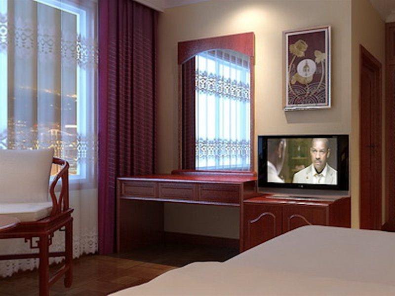 Diamond Hotel Пном Пен Екстериор снимка