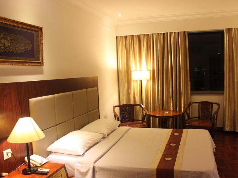 Diamond Hotel Пном Пен Екстериор снимка