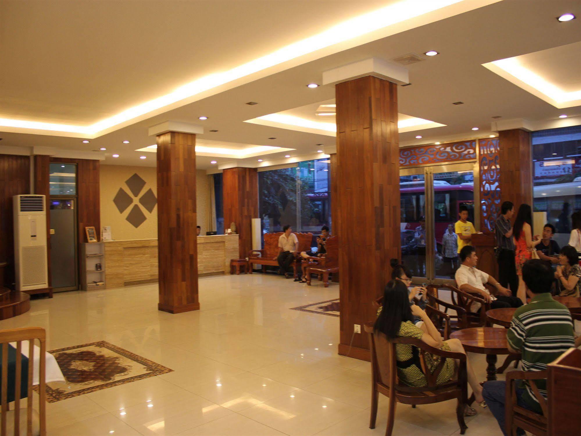 Diamond Hotel Пном Пен Екстериор снимка