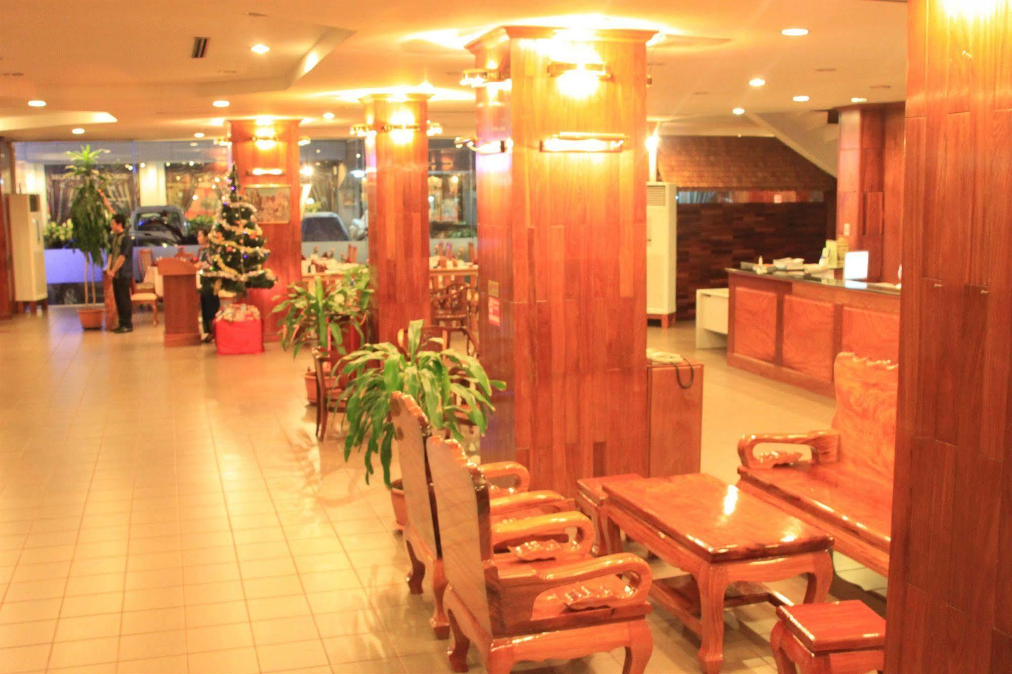 Diamond Hotel Пном Пен Екстериор снимка