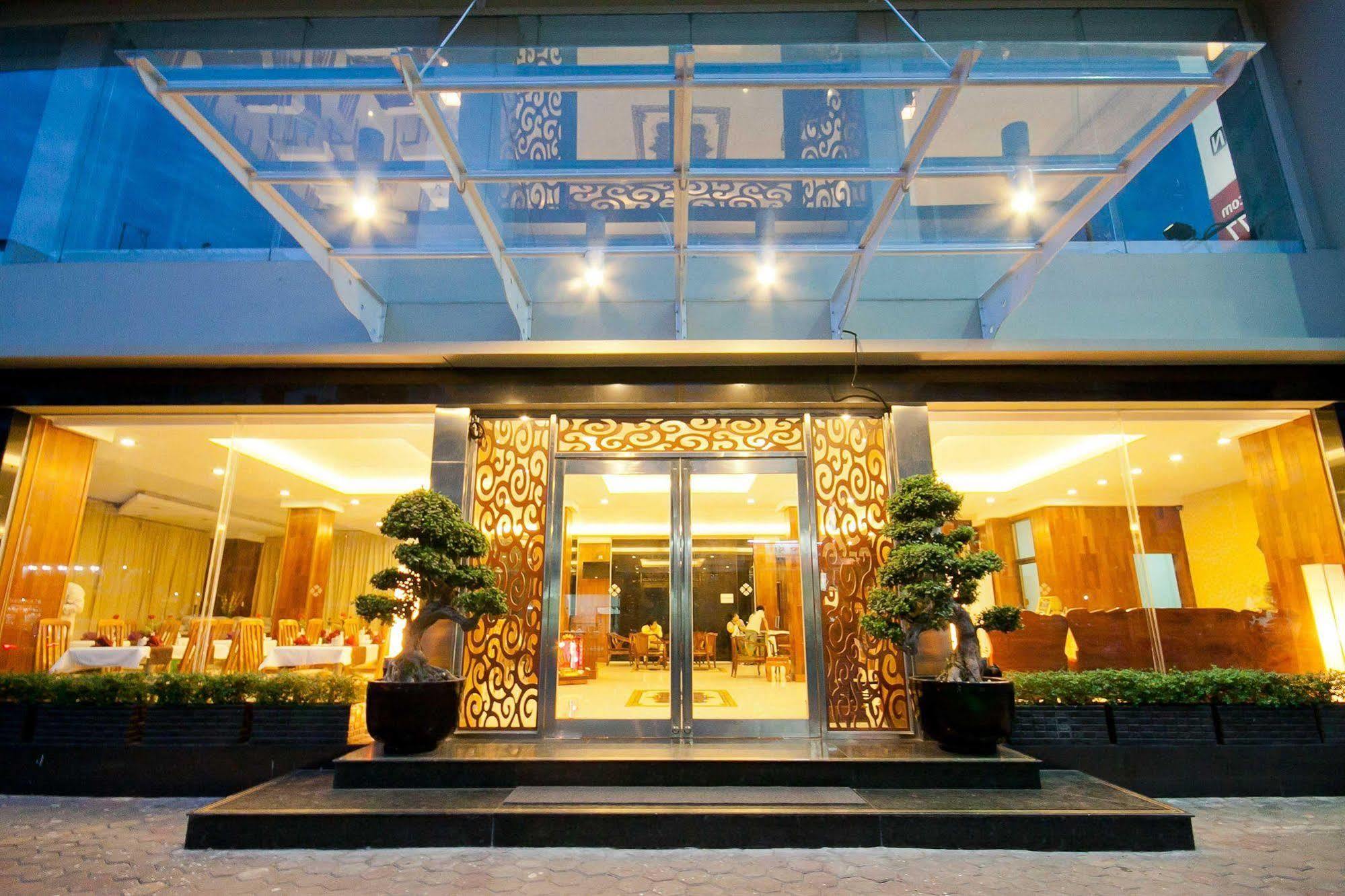 Diamond Hotel Пном Пен Екстериор снимка