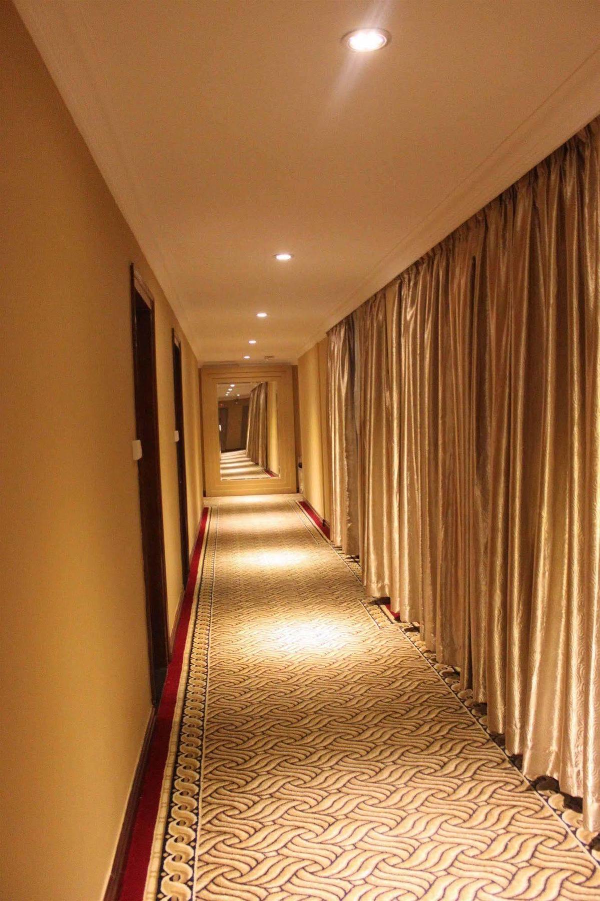Diamond Hotel Пном Пен Екстериор снимка