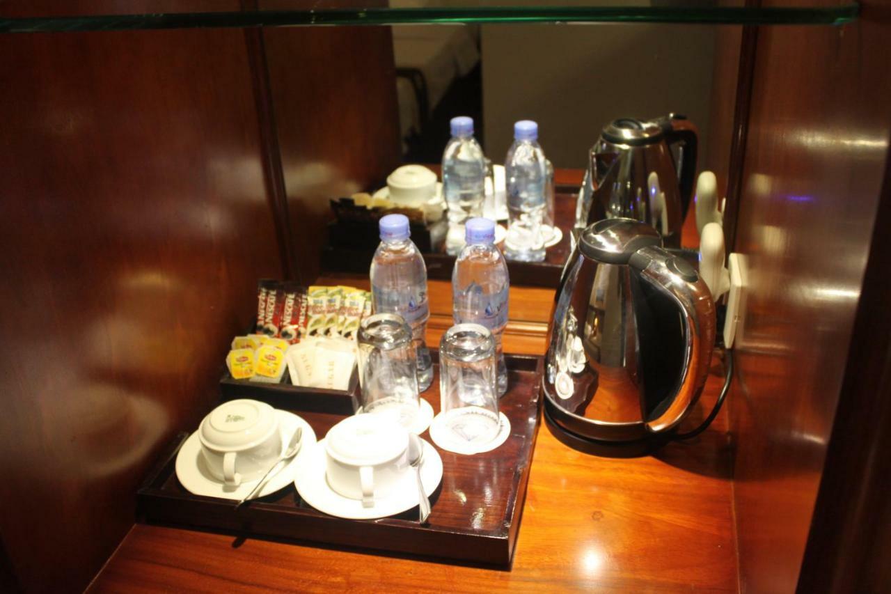 Diamond Hotel Пном Пен Екстериор снимка